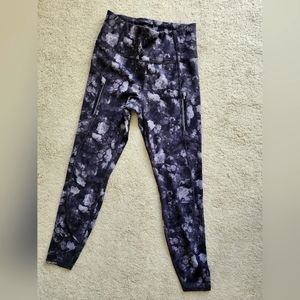 Athleta Rainier Printed Tights. Size Small